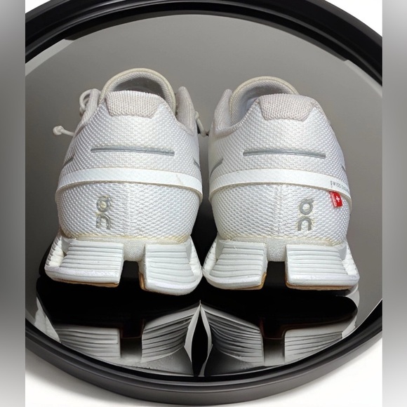 🌫️US 9- On Cloud 5 Women's “Triple White" Athleisure/ Training Sneakers 59.98376 - Picture 8 of 14